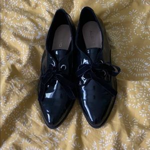 shiny black dress shoes